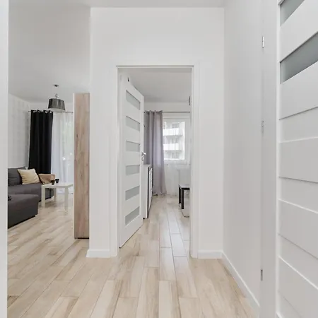 Quiet With Balcony Zakladowa By Renters Διαμέρισμα *