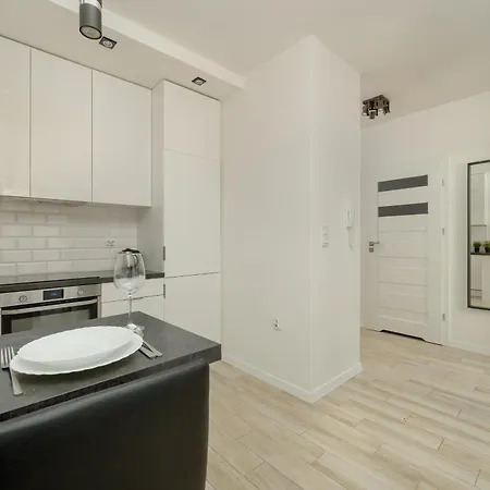 Quiet With Balcony Zakladowa By Renters Апартаменты Вроцлав