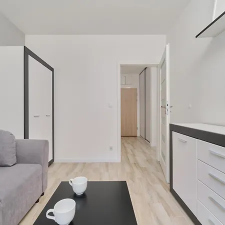 Quiet With Balcony Zakladowa By Renters Апартаменты *