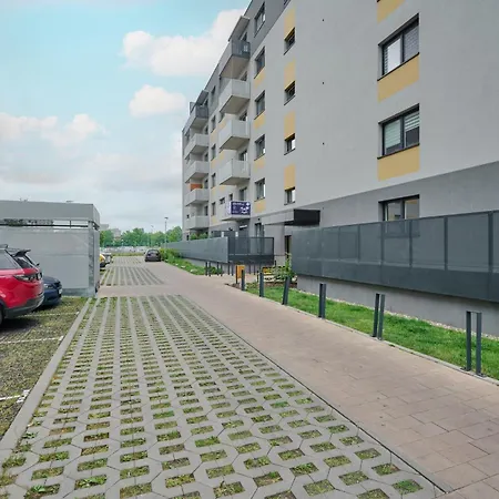 Quiet With Balcony Zakladowa By Renters Апартаменты Вроцлав